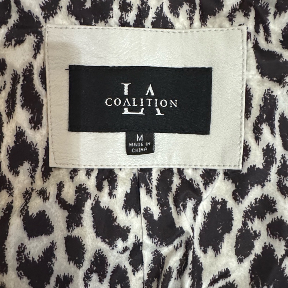 Chic Light Gray Leather Jacket - image 4